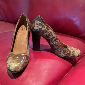 Donald J Pliner Casey pumps. Heels 7.5 M EUC